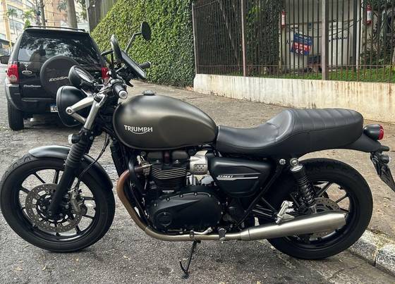 TRIUMPH STREET TWIN 